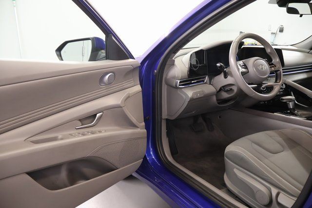 Used 2025 Hyundai Elantra SEL FWD image 9