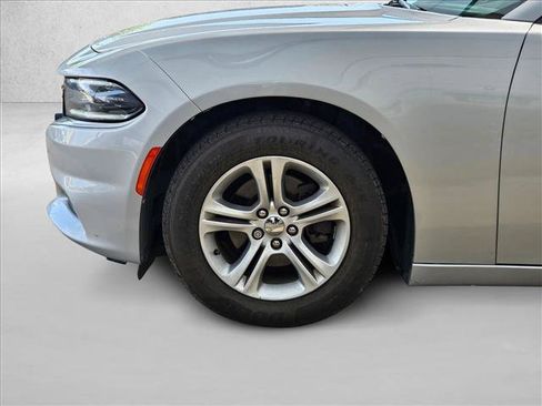 Used 2019 Dodge Charger SXT w/ Driver Confidence Group RWD image 18