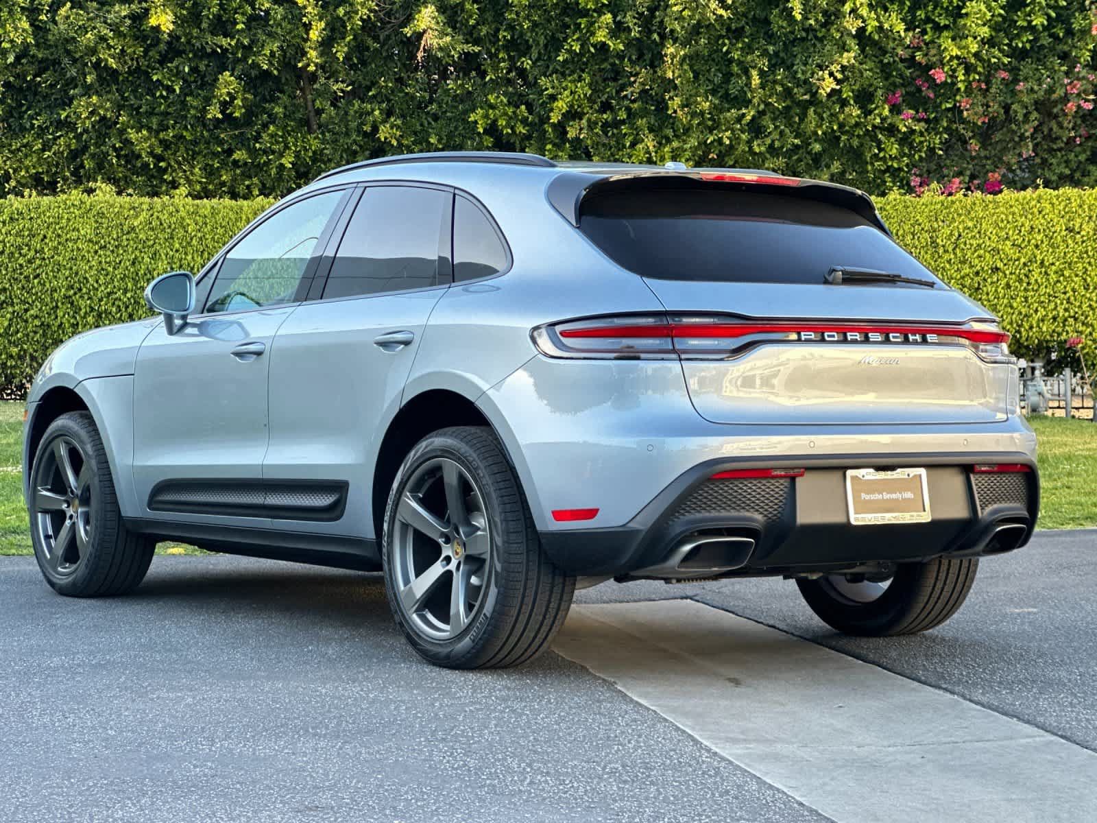 Used 2026 Porsche Macan AWD/4WD image 3