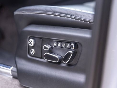 Certified 2025 Bentley Bentayga AWD/4WD image 24
