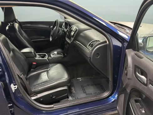 Used 2016 Chrysler 300 Limited RWD image 22