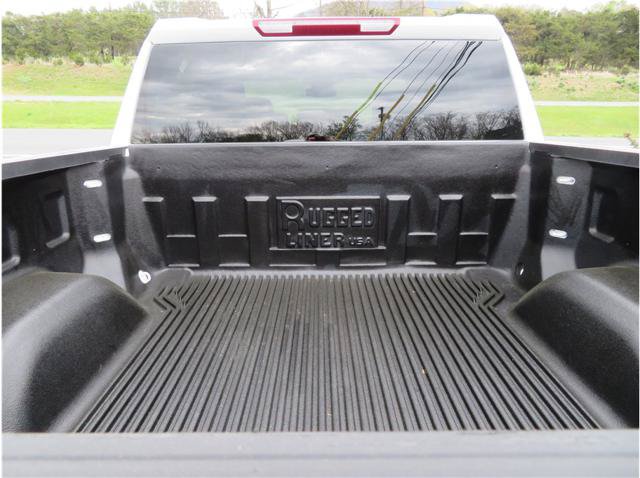 Used 2025 GMC Sierra 1500 SLT AWD/4WD image 3