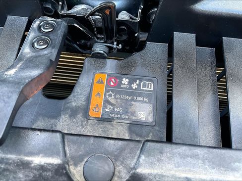 Used 2019 GMC Sierra 1500 SLT AWD/4WD image 33