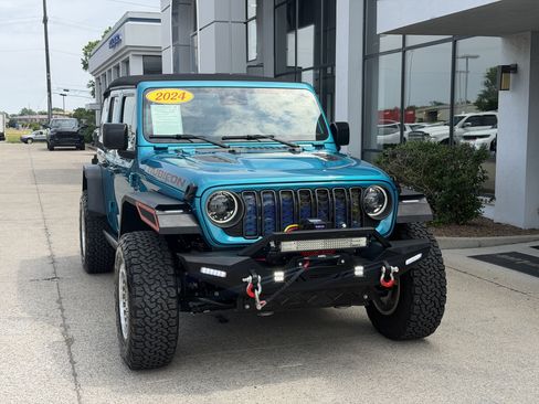 Used 2024 Jeep Wrangler Unlimited Rubicon w/ Convenience Group AWD/4WD image 21