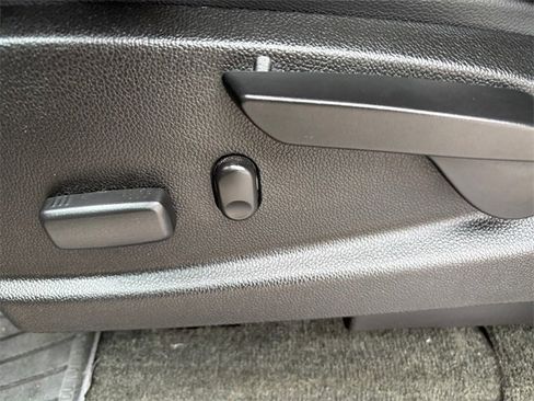 Used 2016 Chevrolet Colorado LT w/ Luxury Package, Chrome image 16