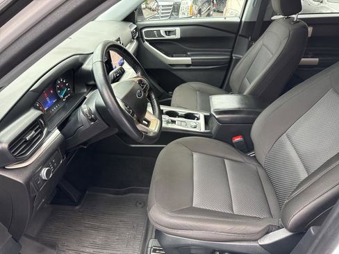 Used 2022 Ford Explorer XLT image 6