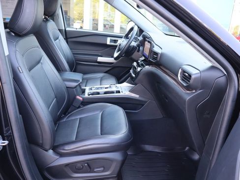 Used 2021 Ford Explorer Limited w/ Equipment Group 301A AWD/4WD image 26