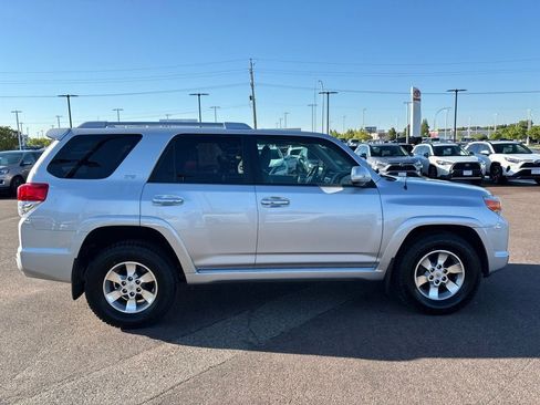 Used 2011 Toyota 4Runner SR5 w/ Premium Pkg w/Leather AWD/4WD image 4