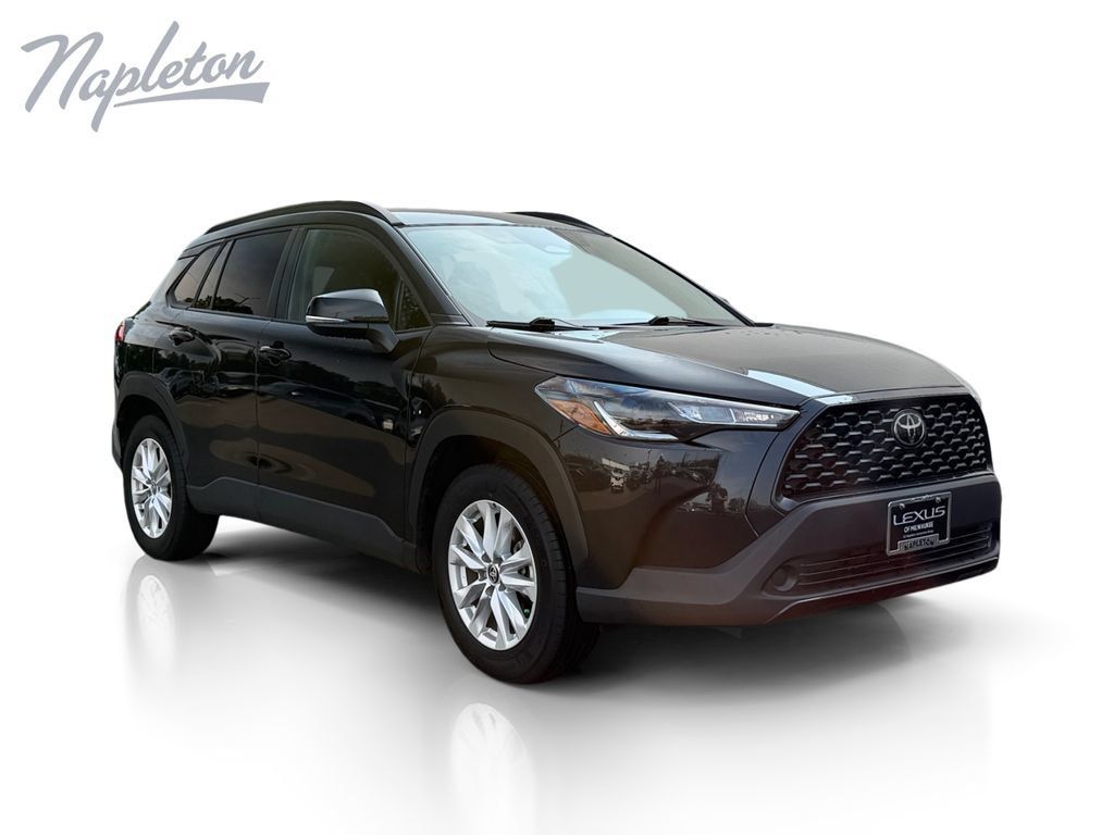 Used 2025 Toyota Corolla Cross LE FWD image 8