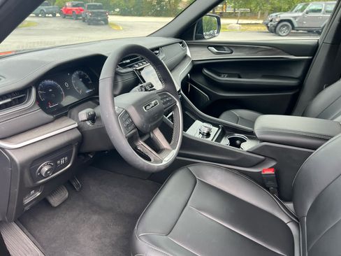 New 2025 Jeep Grand Cherokee L Limited w/ Black Appearance Package image 13