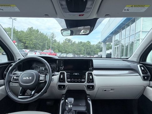 Used 2022 Kia Sorento S FWD image 11