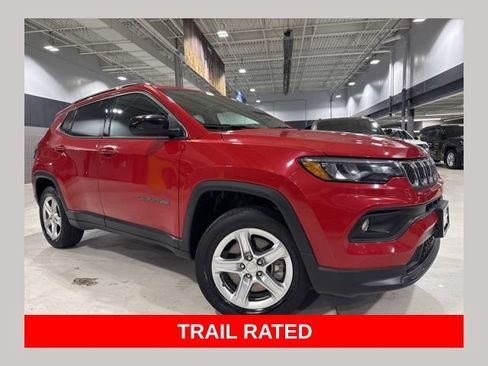 Used 2023 Jeep Compass Latitude w/ Convenience Group AWD/4WD image 1