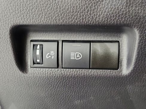 Used 2025 Toyota RAV4 XLE FWD image 22