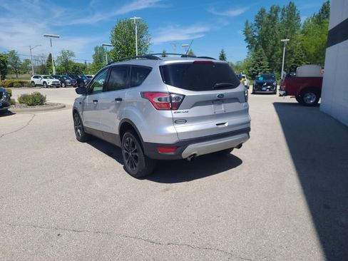 Used 2017 Ford Escape SE w/ Equipment Group 201A AWD/4WD image 4