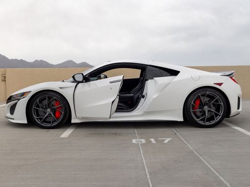 Used 2017 Acura NSX image 11