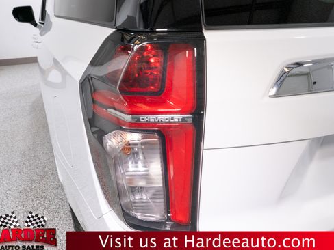 Used 2024 Chevrolet Suburban LT image 9