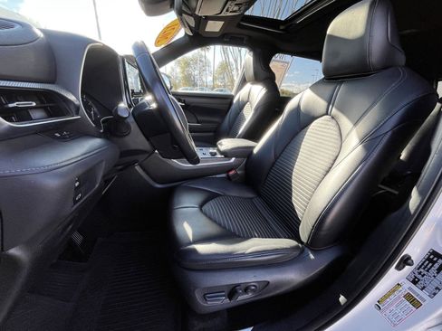Used 2021 Toyota Highlander XSE image 16