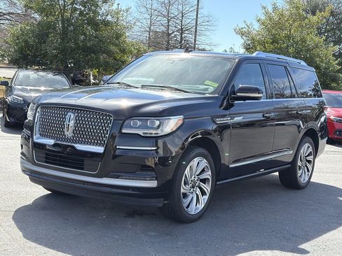 Used 2024 Lincoln Navigator Reserve image 13