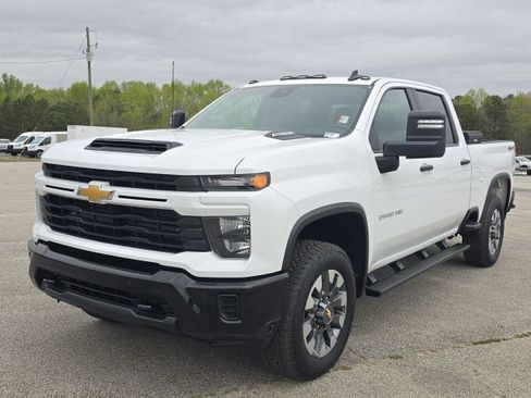 Used 2025 Chevrolet Silverado 2500 Custom w/ Custom Value Package image 1