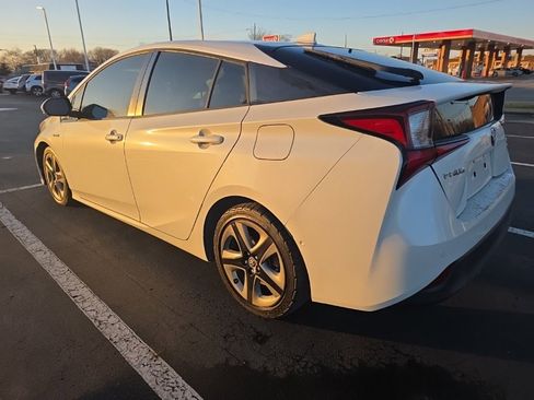 Used 2019 Toyota Prius XLE image 8
