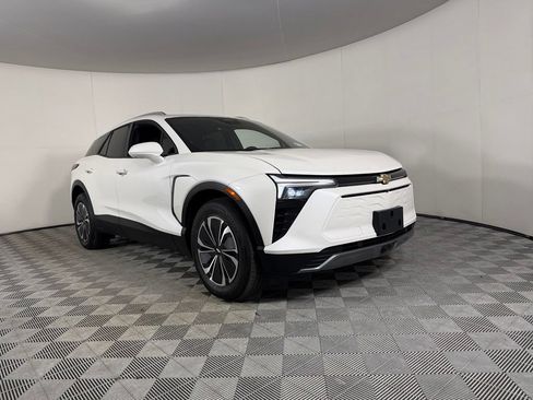 Used 2024 Chevrolet Blazer EV LT AWD/4WD image 4