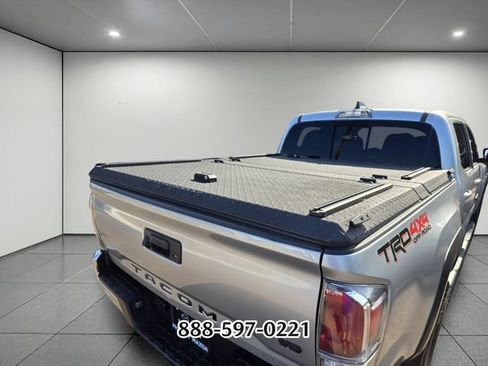 Used 2022 Toyota Tacoma TRD Off-Road AWD/4WD image 19
