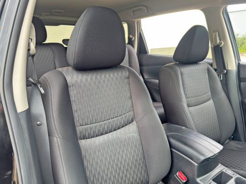 Used 2019 Nissan Rogue SV w/ Premium Package FWD image 33