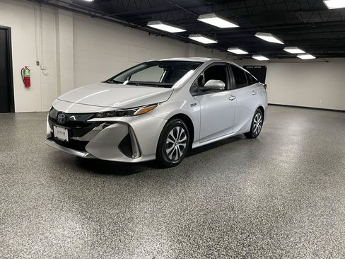 Used 2022 Toyota Prius Prime XLE FWD image 7
