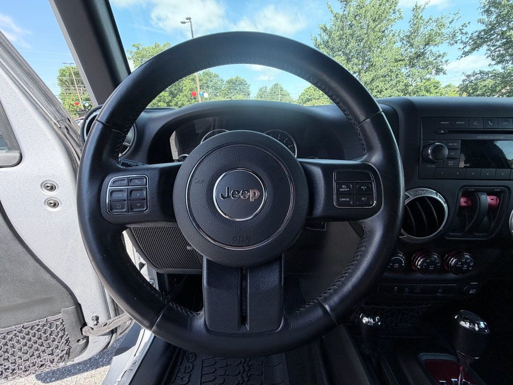 Used 2018 Jeep Wrangler Sahara w/ Dual Top Group AWD/4WD image 12
