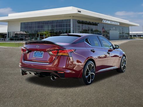 Used 2023 Nissan Altima 2.5 SR w/ SR Premium Package image 10