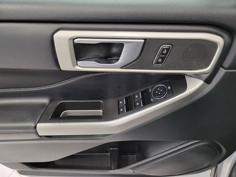 Used 2023 Ford Explorer XLT w/ Equipment Group 202A image 6