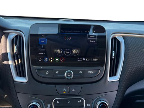 Used 2024 Chevrolet Malibu LT image 21