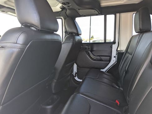 Used 2015 Jeep Wrangler Unlimited Sahara AWD/4WD image 32