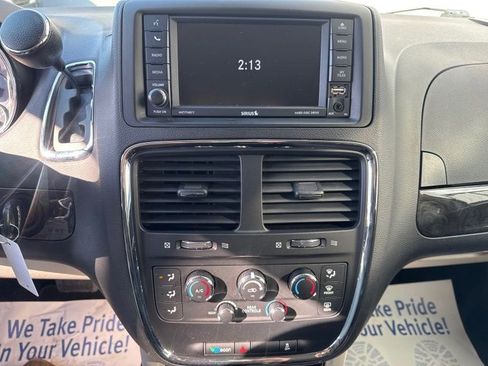 Used 2018 Dodge Grand Caravan SE w/ UConnect Hands-Free Group image 23