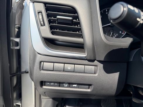 Used 2024 Nissan Rogue SV w/ SV Premium Package FWD image 18