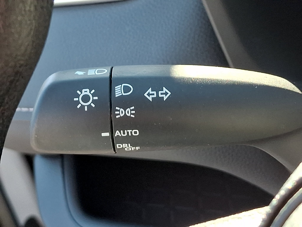 Used 2025 Toyota RAV4 XLE FWD image 23