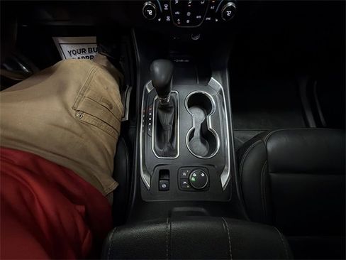 Used 2023 Chevrolet Traverse LT w/ Rear Camera Mirror Package image 21