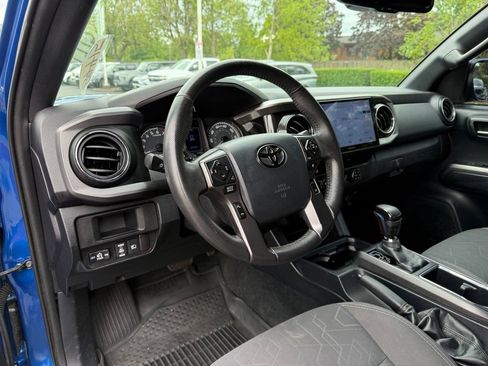 Used 2018 Toyota Tacoma TRD Off-Road AWD/4WD image 13