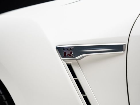 Used 2019 Nissan GT-R Premium AWD/4WD image 23