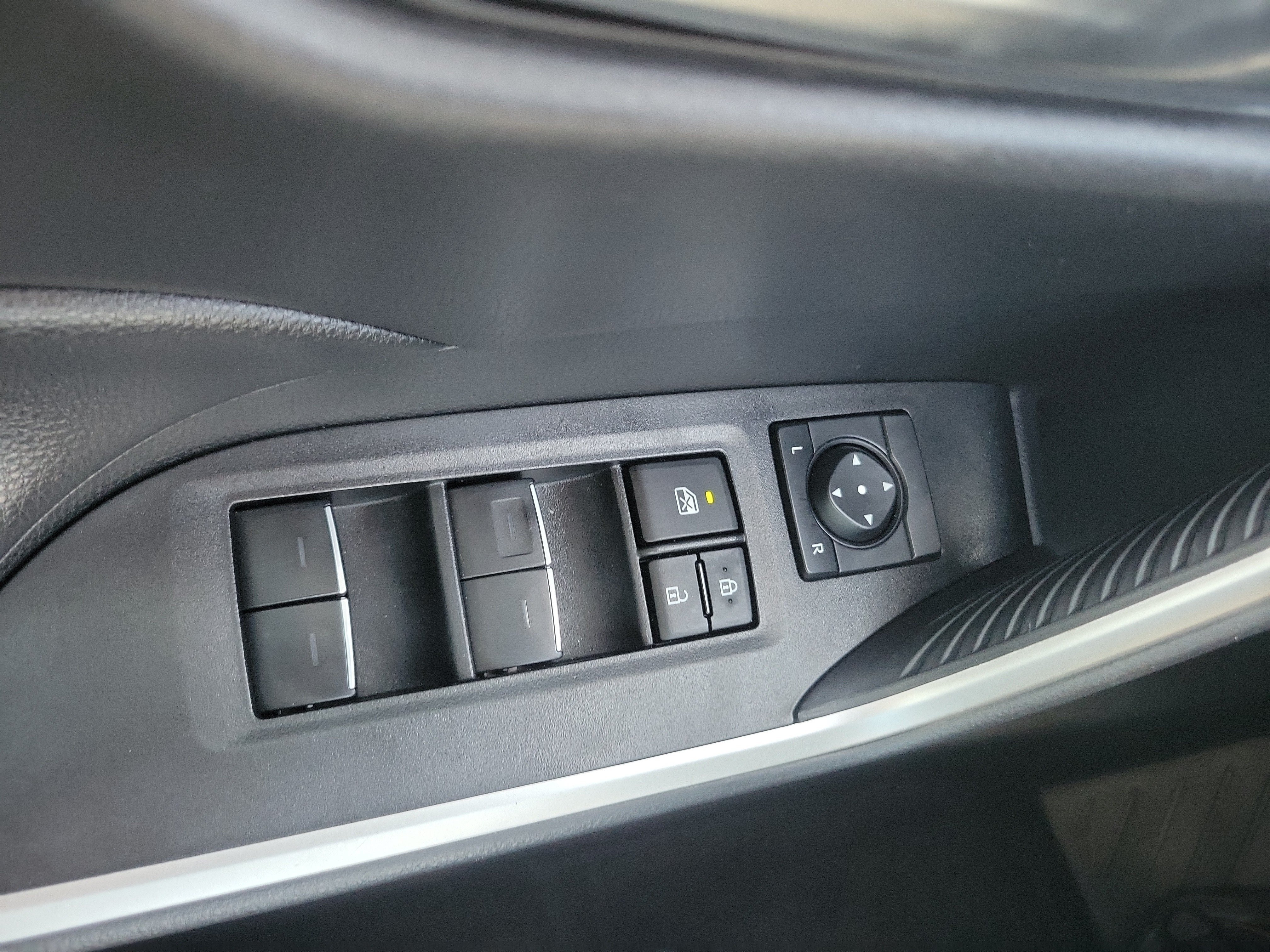 Used 2024 Toyota RAV4 XLE w/ Convenience Package FWD image 21