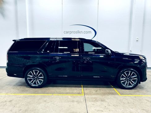 Used 2024 Cadillac Escalade ESV Sport Platinum image 8