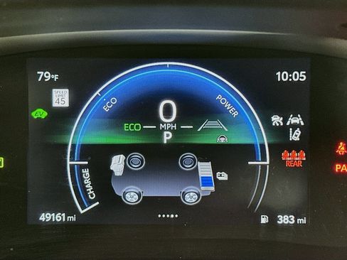 Used 2025 Toyota Camry SE FWD image 19