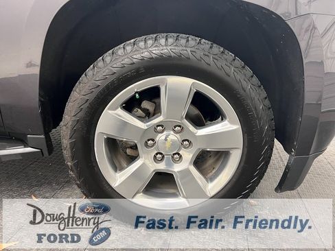 Used 2017 Chevrolet Suburban LT image 18