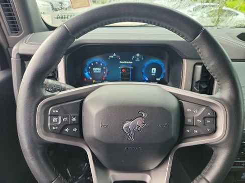 Used 2025 Ford Bronco Outer Banks AWD/4WD image 8