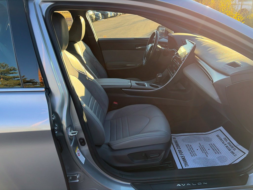 Used 2019 Toyota Avalon XSE w/ Carpet Mat Package FWD image 13