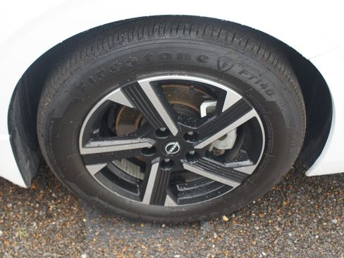 Used 2024 Nissan Sentra SV FWD image 5