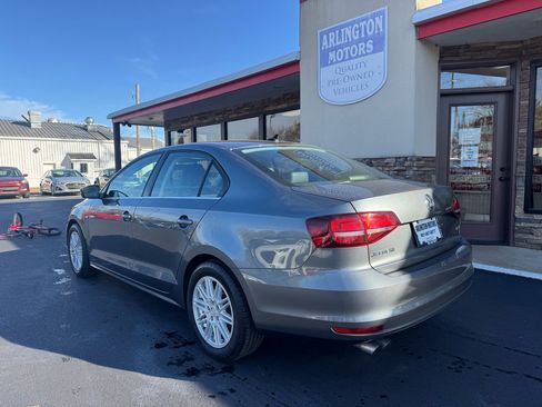 Used 2016 Volkswagen Jetta SE image 3