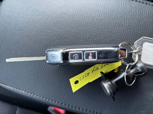 Used 2025 Kia Soul LX w/ LX Technology Package image 21