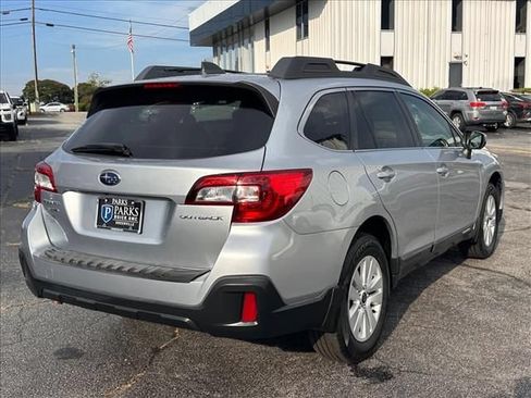 Used 2018 Subaru Outback 2.5i Premium AWD/4WD image 11
