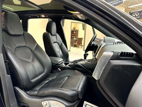 Used 2014 Porsche Cayenne S image 41